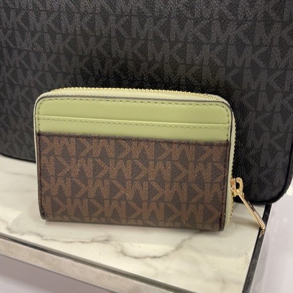 Michael Kors Jet Set Travel Medium Zip Around Card Case - Picture 2 of 16